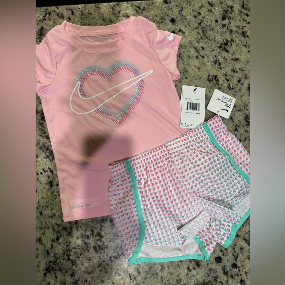 Nike pink heart short set NWT size 3t